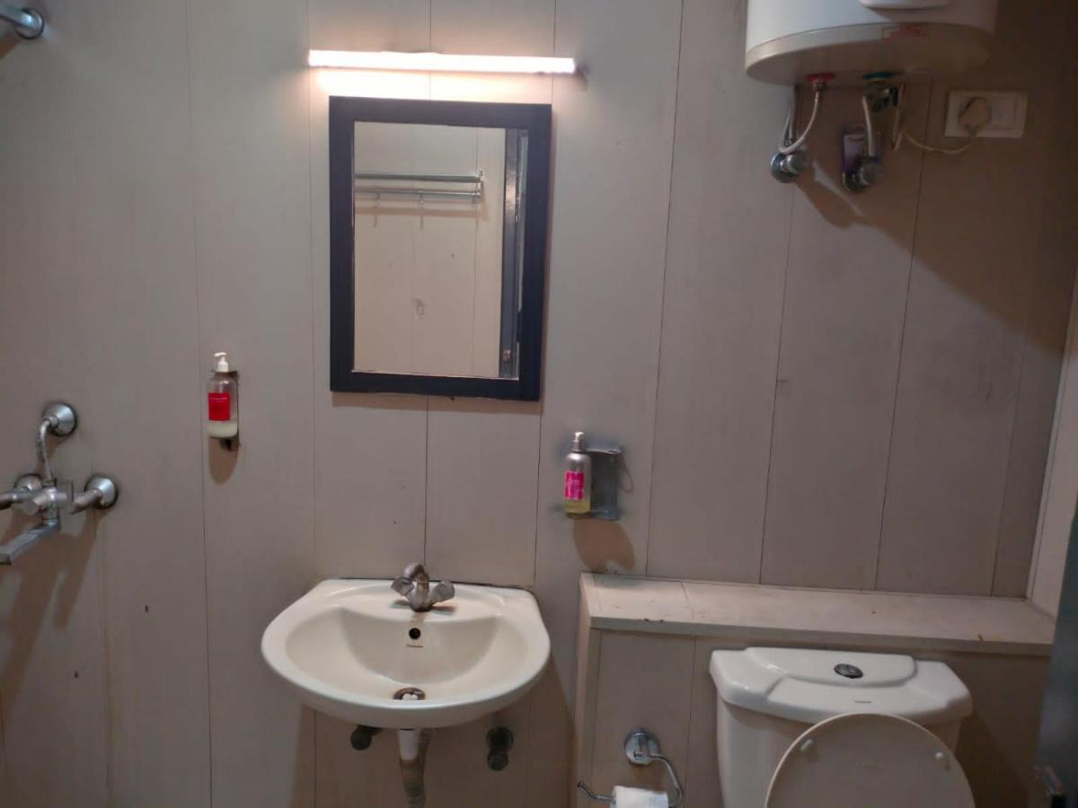 Divine Inn Couple Friendly Hotel Near Sector 51 Metro Station Noida Luaran gambar
