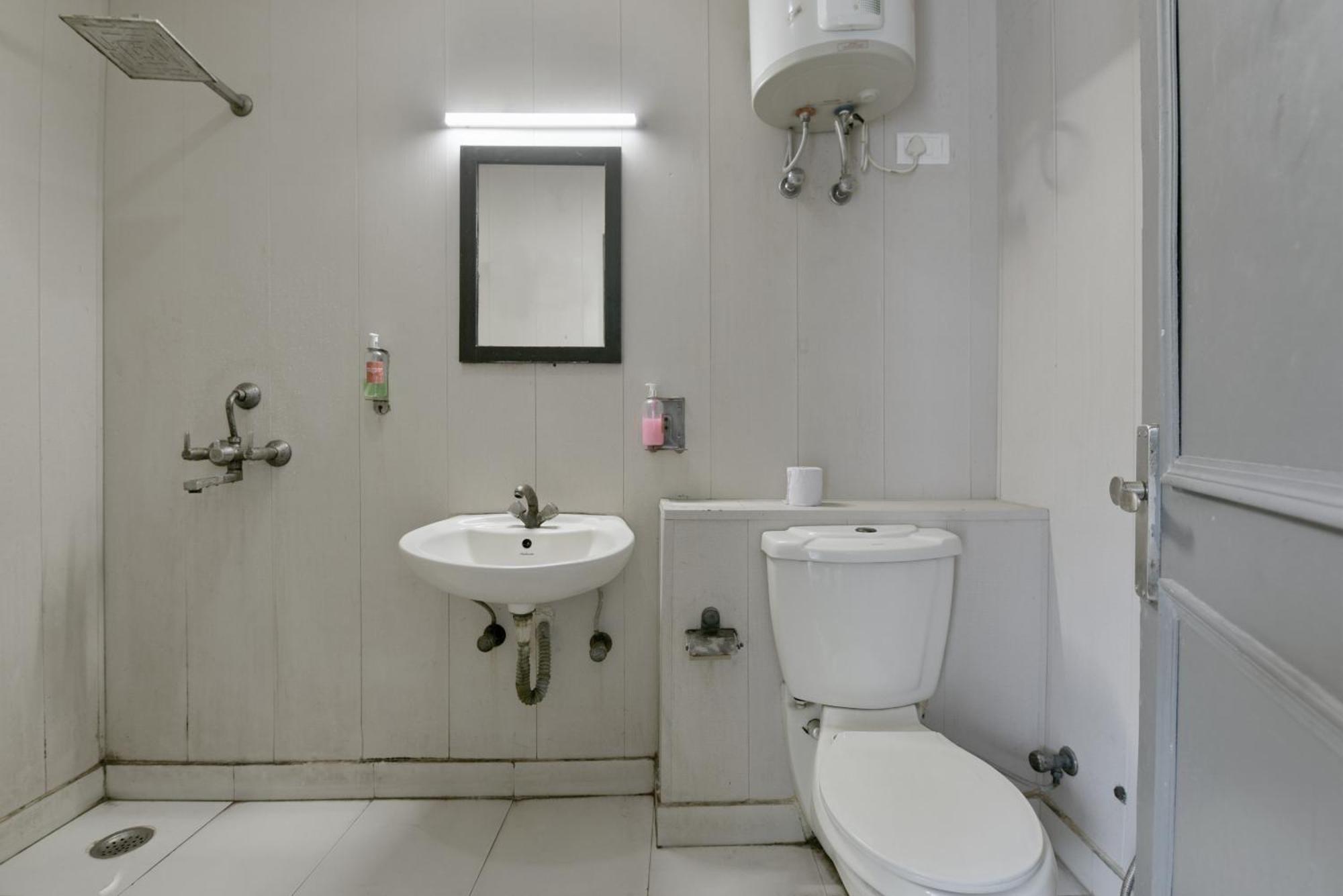Divine Inn Couple Friendly Hotel Near Sector 51 Metro Station Noida Luaran gambar
